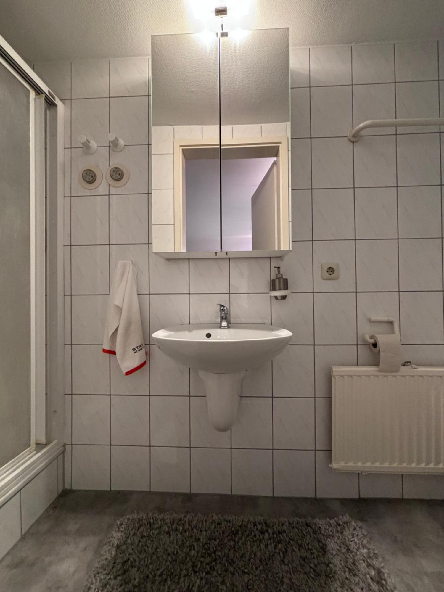 Doppelzimmer In Stuttgart-birkach - Naehe Musicals Im Si-zentrum, Messe, Flughafen, Uni Hohenheim Appartement Stuttgart