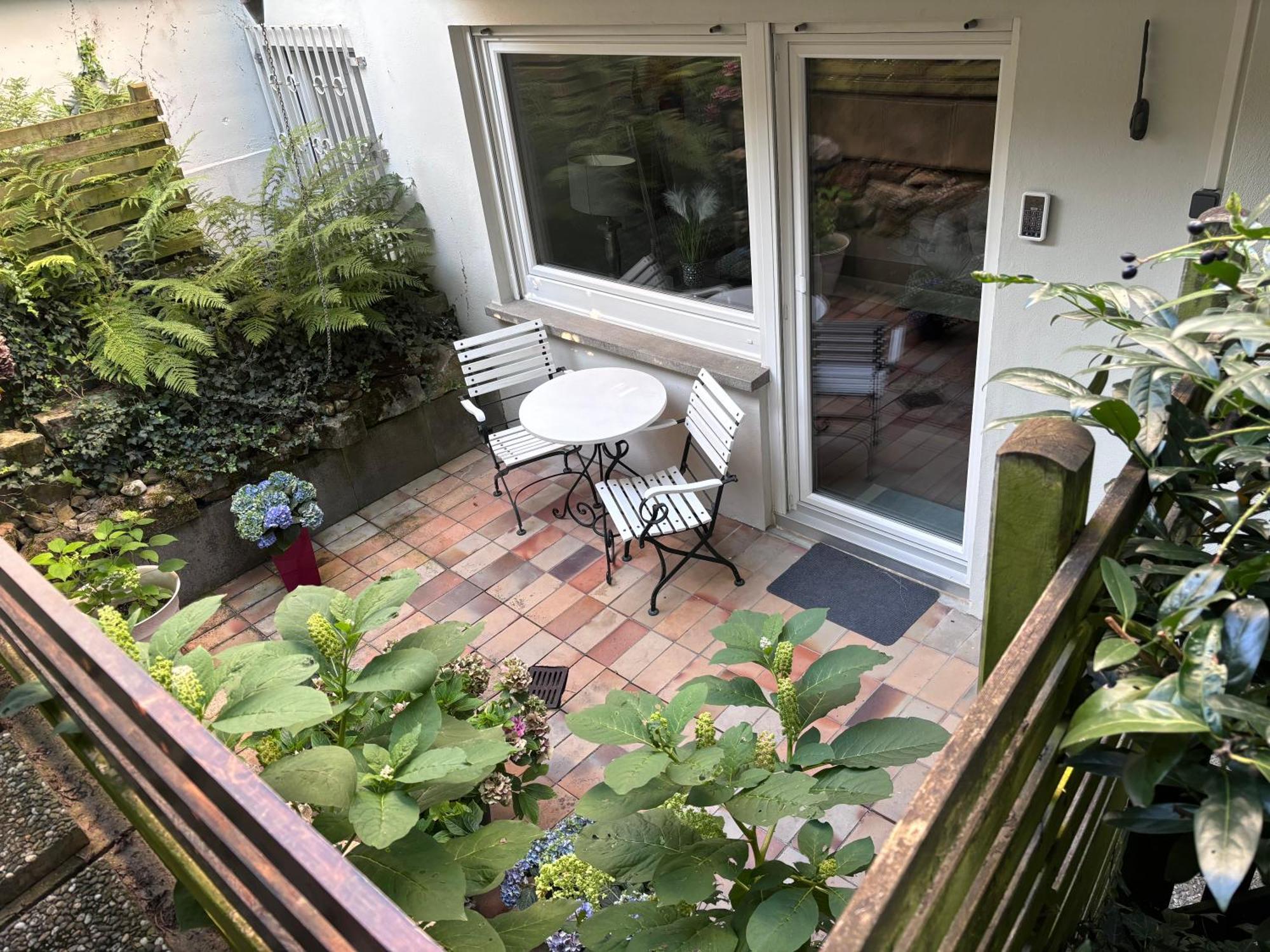 Appartement Doppelzimmer In Stuttgart-birkach - Naehe Musicals Im Si-zentrum, Messe, Flughafen, Uni Hohenheim