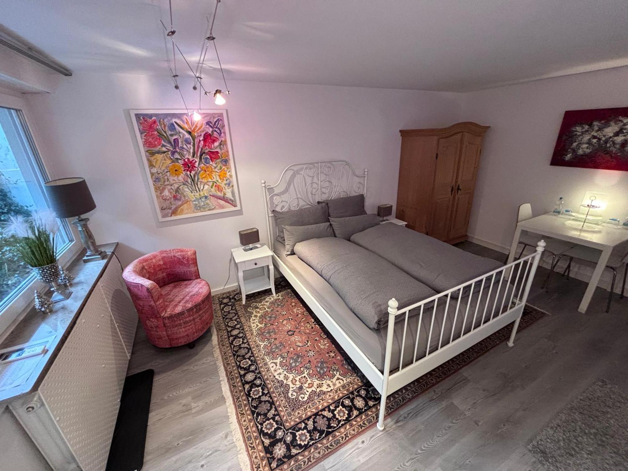 Appartement Doppelzimmer In Stuttgart-birkach - Naehe Musicals Im Si-zentrum, Messe, Flughafen, Uni Hohenheim *