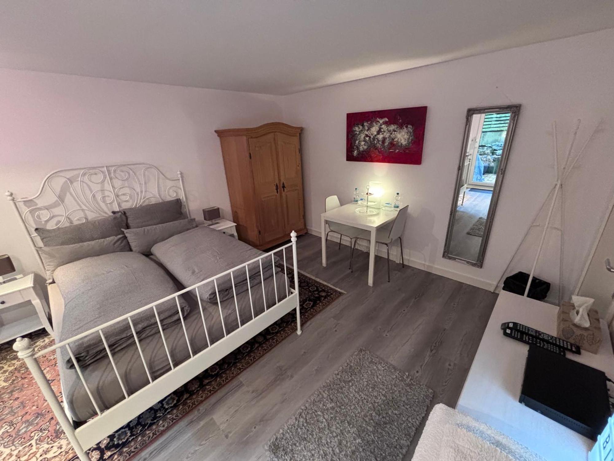 Appartement Doppelzimmer In Stuttgart-birkach - Naehe Musicals Im Si-zentrum, Messe, Flughafen, Uni Hohenheim Stuttgart
