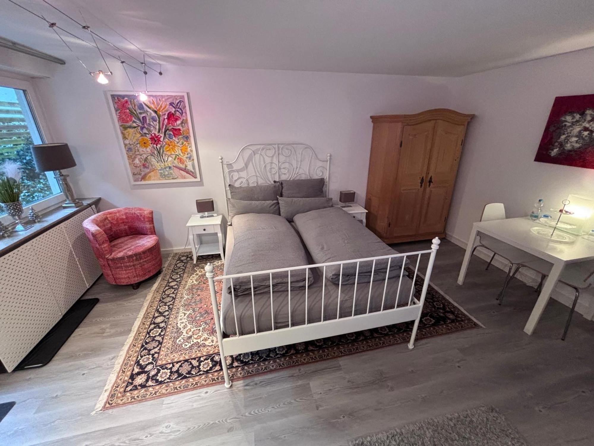 Doppelzimmer In Stuttgart-birkach - Naehe Musicals Im Si-zentrum, Messe, Flughafen, Uni Hohenheim Appartement *