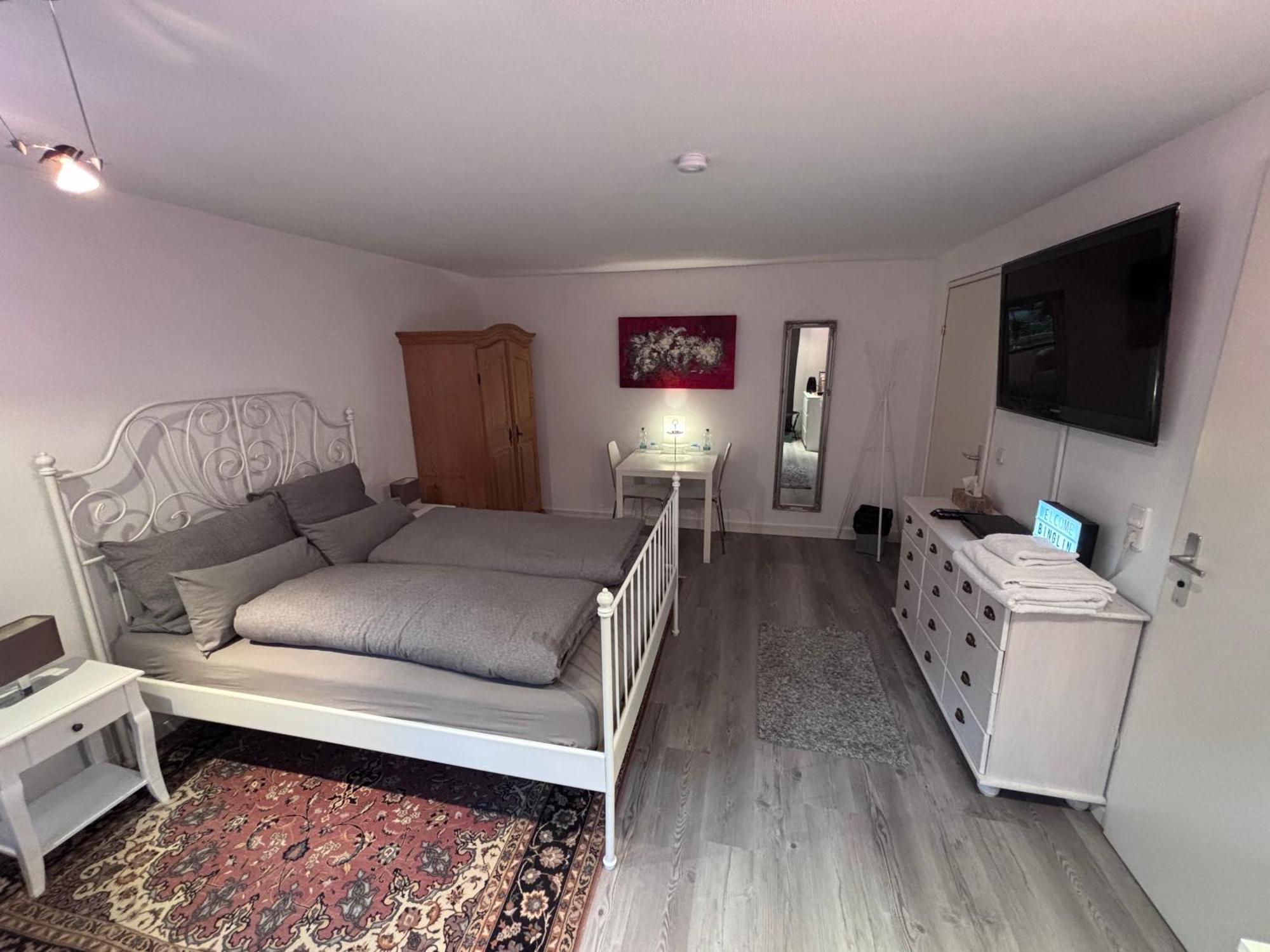 Appartement Doppelzimmer In Stuttgart-birkach - Naehe Musicals Im Si-zentrum, Messe, Flughafen, Uni Hohenheim