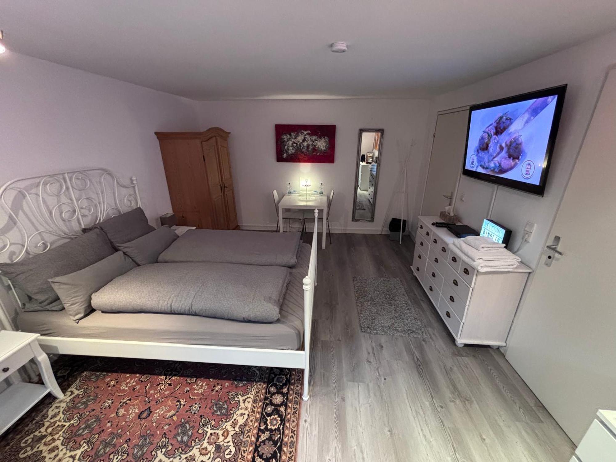 Doppelzimmer In Stuttgart-birkach - Naehe Musicals Im Si-zentrum, Messe, Flughafen, Uni Hohenheim Appartement *